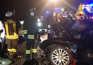 Esine - Schianto frontale tra due auto 