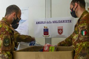 Il terzo reggimento elicotteri alla colletta di prodotti alimentari
