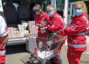 Nepi - Superconti dona generi alimentari alla croce rossa