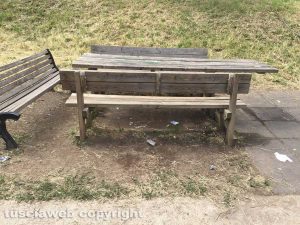 Degrado al parco di via Cattaneo