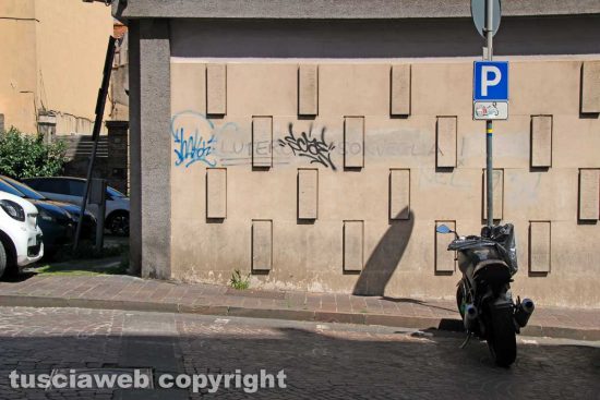 Viterbo - Scritte politiche sui muri