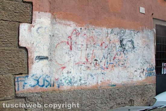 Viterbo - Scritte politiche sui muri