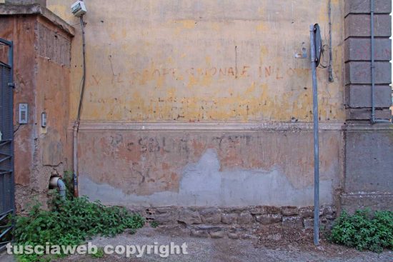 Viterbo - Scritte politiche sui muri
