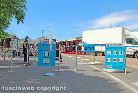 Viterbo - L'entrata del mercato del sabato al Carmine