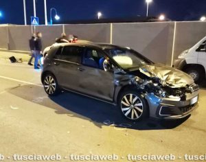 Civitavecchia - Scontro tra una moto e due auto sull'Aurelia