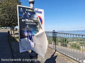 Montefiascone - Il divieto strappato in via della Rocca