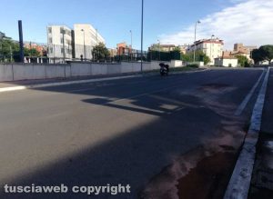 Motorino si incendia all'Ellera
