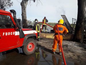 Incendio a Tarquinia - Vigili del fuoco e Aeopc