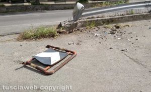 Viterbo - La Quercia - Auto contro guardrail