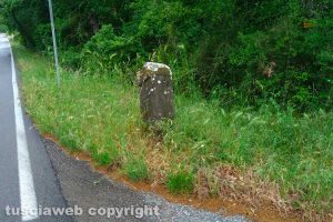 Bolsena - Una delle pietre miliari sulla Cassia
