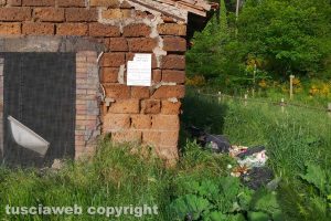 I rifiuti del parcheggio del parco dei Cimini