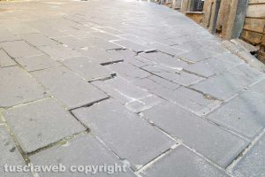 Montefiascone - La pavimentazione a corso Cavour