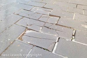 Montefiascone - La pavimentazione a corso Cavour