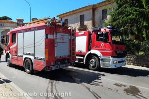 Montefiascone - Principio d'incendio su un autobus Cotral in via Cassia Nuova