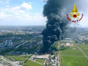 Marghera - Incendio in una fabbrica di prodotti chimici