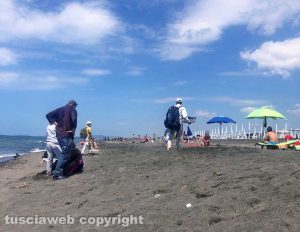 Montalto di Castro - Gli ambulanti in spiaggia