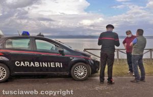 Gradoli - Muore folgorato al lago di Bolsena - I carabinieri, la polizia locale e il vicesindaco sul posto