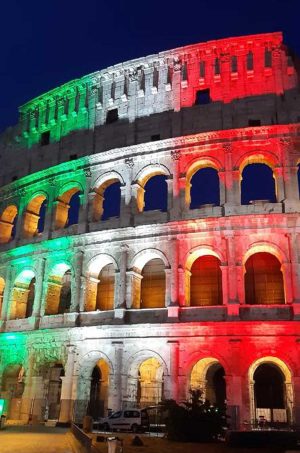 Roma - Il Colosseo illuminato col tricolore