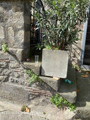 Il degrado a piazza del Gesù 