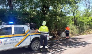 Orte - Incendio di sterpaglie sulla provinciale per Amelia