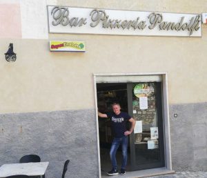 Calvi dell’Umbria, con due euro ne vince centomila Gratta e Vinci - Il Bar PandolfiniCalvi dell’Umbria, con due euro ne vince centomila Gratta e Vinci - Il Bar Pandolfini