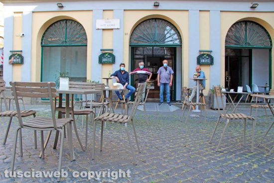 - Viterbo - Suolo pubblico gratuito a bar e ristoranti