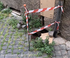 Viterbo - Strada chiusa a via Santa Maria delle Rose