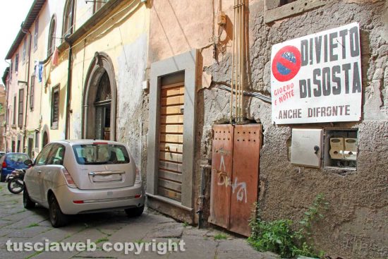 Viterbo - Un passo carrabile