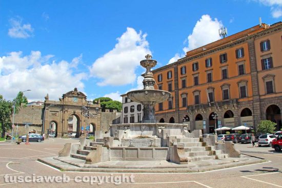 Viterbo - Piazza della Rocca