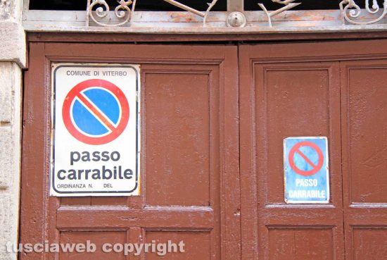 Viterbo - Un passo carrabile