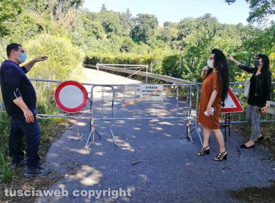 Viterbo - Strada Fonte chiusa per frana - Il sopralluogo di Viterbo 2020