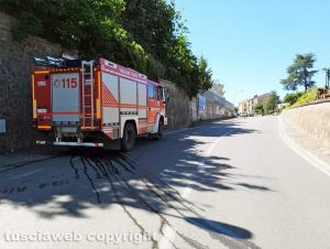 Allarme per una fuga di gas, chiusa la Cassia a Montefiascone - I vigili del fuoco