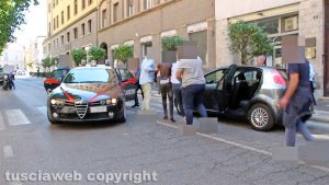Viterbo - Operazione dei carabinieri in centro