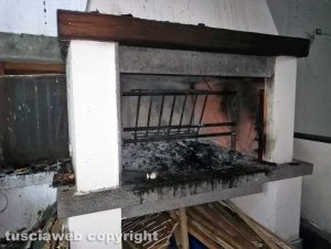 Viterbo - Canna fumaria in fiamme, incendio al ristorante Il Paradosso