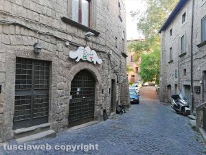 Viterbo - Canna fumaria in fiamme, incendio al ristorante Il Paradosso