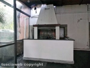 Viterbo - Canna fumaria in fiamme, incendio al ristorante Il Paradosso