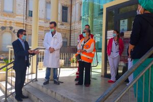 Semi di pace e croce rossa consegnano gelati al personale dell'ospedale di Tarquinia