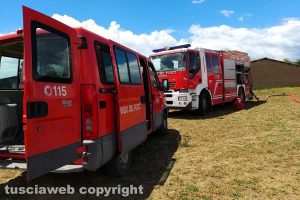 Il fienile in fiamme a Montefiascone