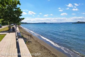 Montefiascone - Il lungolago e la spiaggia