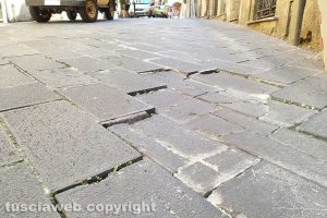 Montefiascone - La pavimentazione a corso Cavour