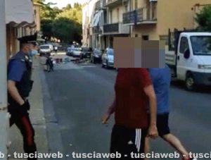 Tuscania - Uomo lancia le bombole di gas dal balcone