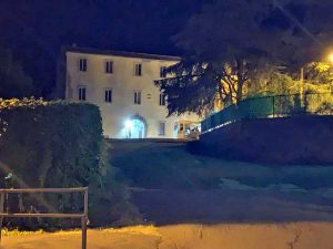 Valentano - Le foto pubblicate dal deputato Rotelli sul presunto arrivo dei migranti stanotte all'ex convento