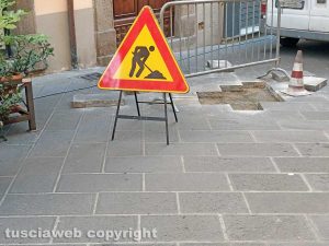 Montefiascone - I lavori alla pavimentazione di Corso Cavour