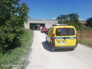 Viterbo - Cadono calcinacci in strada S. Lazzaro - I vigili del fuoco e l'Anas
