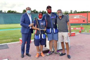 Da sinistra Luciano Rossi (presidente FITAV), il vincitore Teo-Petroni, Angelo Scalzone e Mauro Perazzi (titolare Armi Perazzi)