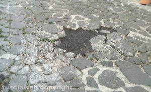 Degrado nel borgo di Roccalvecce