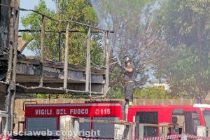 Montalto di Castro - L'hotel Margherita distrutto dall'incendio