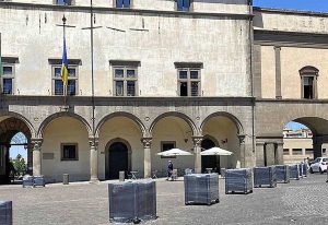 Viterbo - Le fioriere a piazza del Comune