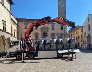 Viterbo - Arrivano le fioriere a piazza del Plebiscito