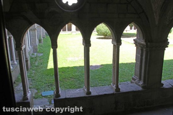 Viterbo - Unitus Santa Maria in Gradi - Il taglio dell'erba